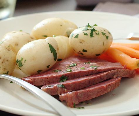 Corned beef is slowly simmered in vinegar and spices until tender and tasty then served with lightly buttered parsley potatoes. Silverside Recipe, Corned Silverside, Steamed Baby Carrots, Bacon Recipes Breakfast, Fish Casserole, Slow Cooker Lamb, How To Cook Corn, Corned Beef Recipes, Corned Beef Hash