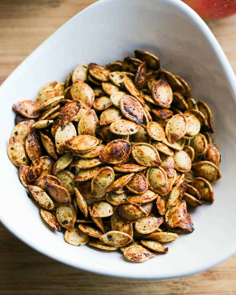 Roasting Pumpkin Seeds in Oven Pumpkin Seeds In Oven, Roasted Pumkin Seeds, Best Pumpkin Seeds, Oven Roasted Pumpkin, Oven Roasted Pumpkin Seeds, Best Pumpkin Seed Recipe, Seasoned Pumpkin Seeds, Roasting Pumpkin Seeds, Savory Pumpkin Seeds