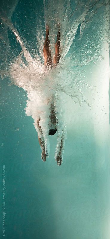 Man jumps head on into swimming pool by Urs Siedentop & Co Swimming Photography, Swimming Pictures, Swimmers Life, Pool Photography, Swim Life, Diving Board, Sea Travel, Unfortunate Events, Yacht Design