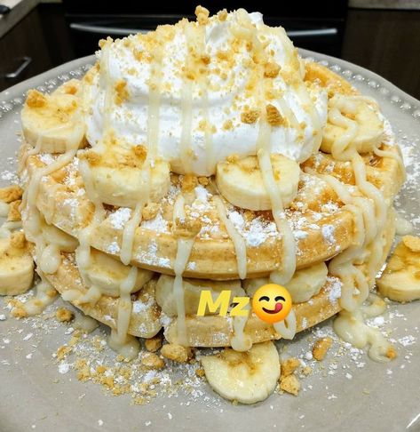 Aesthetic Food Pics, Funnel Cake Fries, Dipped Treats, Aesthetic Desserts, Queen Royal, Disney Desserts, Waffle Maker Recipes, Funnel Cakes, African Cooking