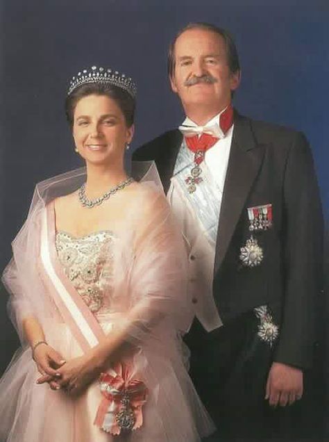 3 People Costumes, History Of Portugal, Royal Photography, Real Princess, Royal Family England, Royal Tiaras, Royal Weddings, Royal Jewels, Crown Jewels