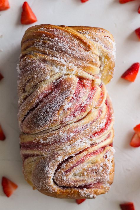 Foccacia Bread Strawberry, Strawberry Brioche Bread, Jam Babka Recipe, Jam Donut Babka, Strawberry Swirl Bread, Raspberry Swirl Bread, Jam Bread Recipe, Flavor Bread Recipes, Healthy Strawberry Bread