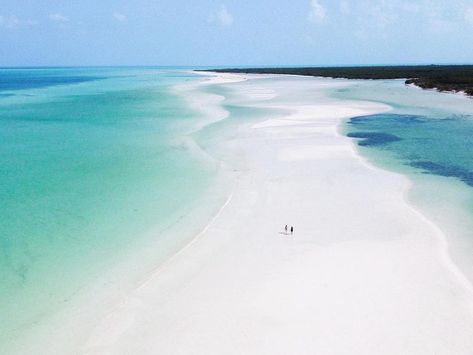 Las dunas costeras de Punta Mosquito son un fenómeno que causa fascinación. Ahora más que nunca hay que respetar las zonas protegidas y, cuando todo pase, visitar sin dañar los ecosistemas mexicano. Holbox Island Mexico, Holbox Island, Mexico Itinerary, Tulum Mexico, Quintana Roo, Travel Instagram, Mexico Travel, Riviera Maya, Tulum