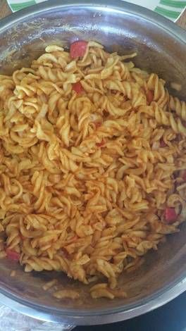 Kerrie Noedelslaai / Curry Noodle Salad Curried Noodle Salad, South African Pasta Salad Recipes, Curry Noodle Salad South African, Tomato Curry, Noodle Salad Recipes, Curry Noodles, Noodle Salad, South African Recipes, Vegetarian Pasta