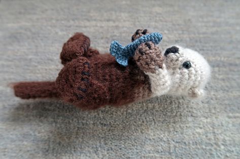 Tiny Crochet Animals Patterns Free, Otter Amigurumi Free Pattern, Crochet Sea Otter, Otter Keychain, Otter Crochet, Angels Crochet, Yarn Toys, Crochet Critters, Crochet Baby Costumes