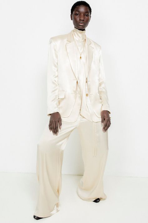 Eudon Choi Pre-Fall 2024 Collection | Vogue Eudon Choi, Frieze Art Fair, Visit Seoul, Korean Artist, Resort Collection, 2024 Fashion, 2024 Collection, Cut Shirts, Pre Fall