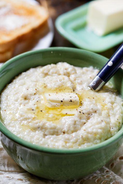 These are the creamiest grits you'll ever eat! Creamy Grits Recipe, Recipe With Heavy Cream, Creamy Grits, Grits Recipe, Comfort Food Southern, What's For Breakfast, Southern Cooking, Cereal Recipes, Breakfast Time