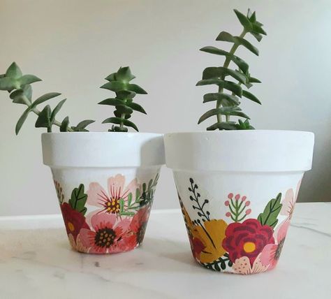 Pots Clay, Beautiful Flower Bouquet, Hand Painted Planter, Plant Pot Design, Flower Pot Art, Plant Pot Diy, Terra Cotta Pot Crafts, Flower Pot Design, Painted Pots Diy