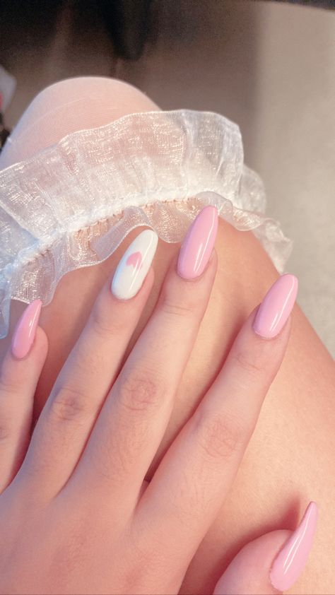 pink nails with heart aesthetic cute soft sanrio softcore sanriocore French Tip Nails Gel Almond, Pastel Heart Nails, Baby Pink Acrylics, Vacay Nails, Nail Aesthetic, Pink Acrylic Nails, Oval Nails, Anime Pictures, Heart Nails