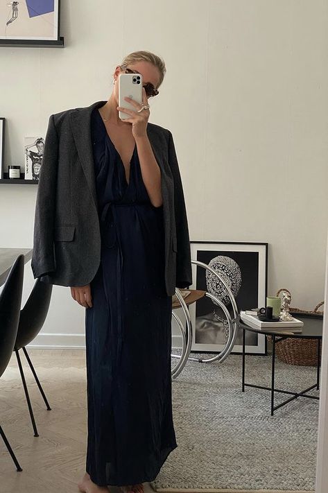 Black Dress Grey Blazer, Black Maxi Dress With Blazer, Maxi Dress With Blazer, Dress With Blazer Outfit, Dress With Blazer, Grey Blazer, Long Black Dress, Casual Blazer, Blazer Outfits