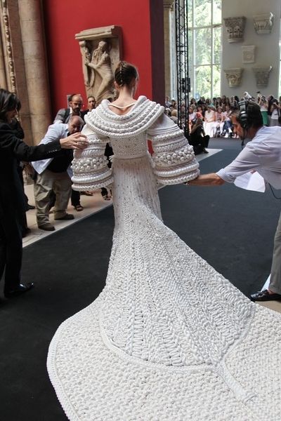 This is really an unusual wedding dress! ~ #unique #weddingdress #wedding #bridal #wild #artsy #avant-garde #edgy Stephane Rolland, Herve Leger, John Varvatos, Knit Fashion, Fashion Details, A Dress, Moda Fashion, Crochet Dress, Couture Fashion