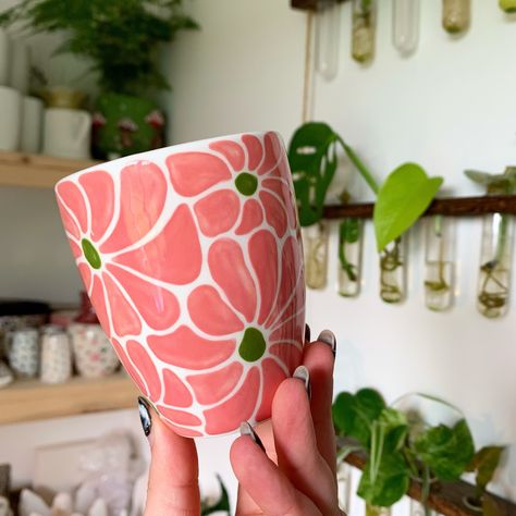 Pot Art, Keramik Design, Painted Vases, Ceramics Pottery, Illustrators On Instagram, Abstract Flower, Ceramic Studio, Painted Pots, Pottery Painting