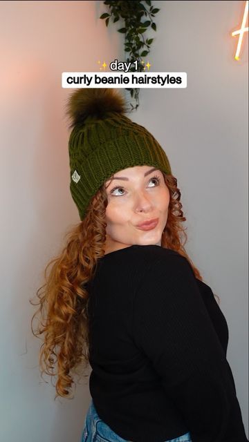 Beanie Hat Hairstyles, Hat Hairstyles Curly Hair, Beanie With Curly Hair, Curly Hair Beanie, 2023 Curly Hair, Beanie Hairstyles, Flat Hair, Hair Down, Curly Hair Care