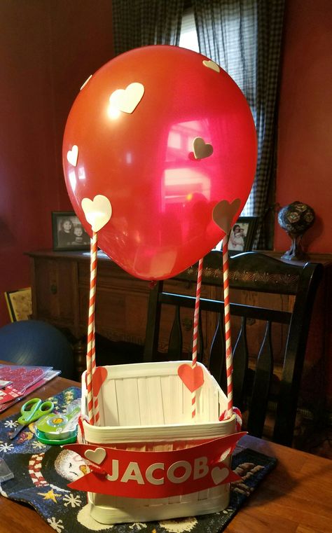 Valentine's box!  Hot Air Balloon! 🎈 Valentines Hot Air Balloon Basket, Hot Air Balloon Valentines Boxes, Balloon Basket, Valentine Day Boxes, Balloon Gift, Heart Day, Valentine Box, Valentines Diy, Hot Air Balloon