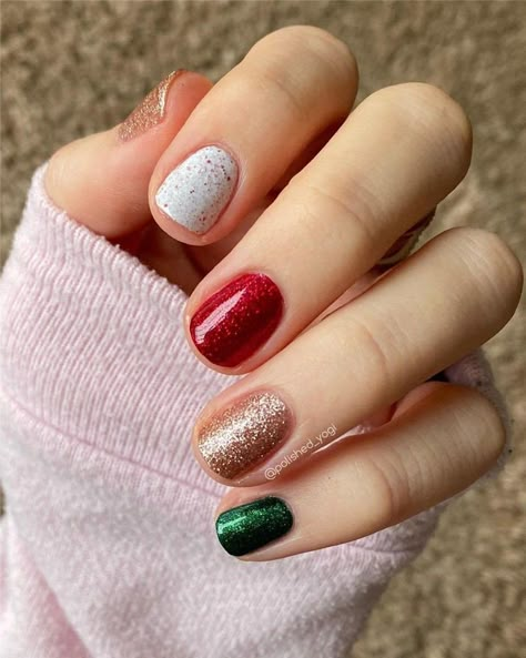 Get Classy Christmas Nail Art Designs This Year For A Festive Look! Christmas Skittle Nails, Christmas Nails No Design, Septiembre Nails, Holiday Nails Easy, Christmas Nails Easy, Christmas Gel Nails, Thanksgiving Nails, Cute Gel Nails, Street Nails