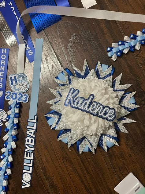 Homecoming Mum Head Ideas, Homecoming Mum Flower Ideas, Color Guard Homecoming Mums, Homecoming Mum Backers, Home Coming Mum Ideas, Elementary Homecoming Mums, Hoco Garter Ideas, Sash Mum Homecoming, Graduation Mum