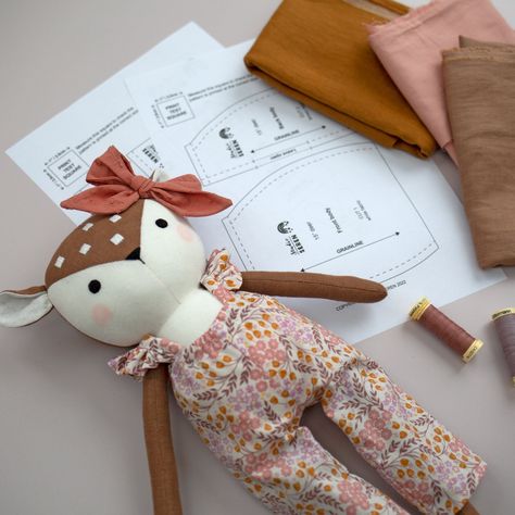 sewing toys patterns Deer Stuffed Animal Pattern, Doll Patterns Free Sewing Templates, Deer Sewing Pattern, Free Stuffed Animal Patterns, Kids Sewing Patterns, Doll Patterns Free Sewing, Fawn Doll, Fox Sewing Pattern, Deer Stuffed Animal