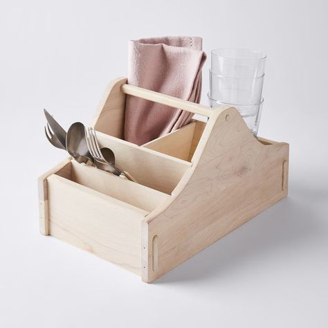 28 Breezy Essentials for Dining Alfresco - Dwell Mothers Day Dinner, Bbq Side Dishes, Wooden Tool Boxes, Cooking Contest, Utensil Caddy, Refreshing Summer Cocktails, Picnic Essentials, Bbq Sides, Wooden Cutlery