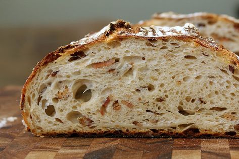 Pain au Bacon - Bacon Sourdough Bread Cheese Sourdough, Brine Recipe, Bread Starter, Pork Bacon, Sourdough Starter Recipe, Cooking Bread, Sourdough Bread Recipe, Bread Bun, Crumbled Bacon