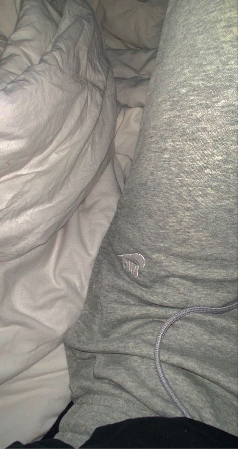 White And Grey Aesthetic, Sweatpants Outfit Aesthetic, Chica Chola, Female Clothes Outfits, Snap Streaks, Bookshelf Inspiration, Grey Aesthetic, Hand Photography, Laying In Bed