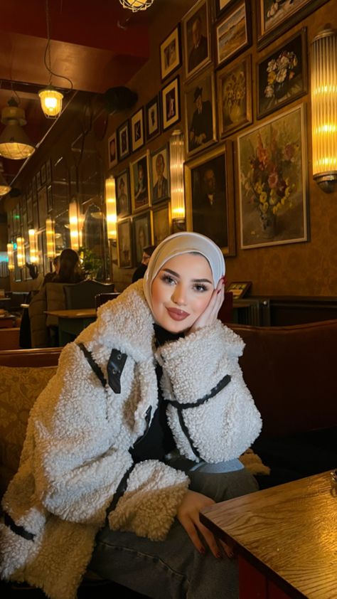 Old money coffee outfit hijabi Airport Travel Outfits, Girly Makeup, Hijab Wear, Coffee Outfit, Girly M, Instagram Editing Apps, Instagram Creative Ideas, Hijabi Fashion Casual, Hijabi Outfits Casual