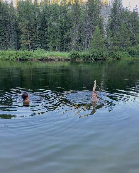 Living By The River, River Pics With Friends, River Tubing Aesthetic, Creek Swimming Aesthetic, River Aesthetic Summer, Swimming In A River Aesthetic, Lake Aesthetics Friends, Lake Swimming, Young Wild Free