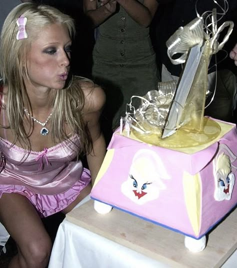 Paris Hilton Birthday Cake, Paris Hilton Partying, Paris Hilton Birthday, Iconic Cakes, Paris Hilton 2000s, Music Playlist Covers, Its My Bday, Futuristic Y2k, Literal Legend