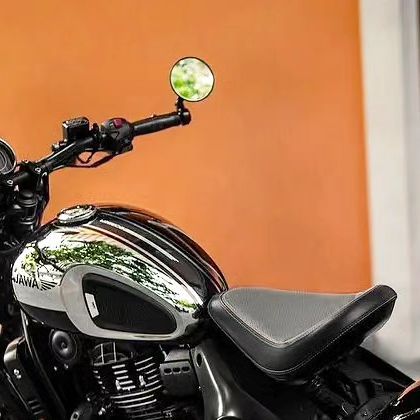 NCR BIKERS on Instagram: "Launch Alert: New Jawa Bobber 42 Black Mirror 🏍️ Top-of-the-line Bobber motorcycle 🚀 Price: Rs 2,25,187 ex-showroom Delhi 💰 Iconic chrome tank design 🛢️ Diamond-cut alloy wheels 💎 Theme of 'Oneness' 🌟 Enhanced performance: 38mm throttle body, lowered idling RPM (1350) 🔧 Updated fuel map and redesigned gear/engine covers 📊 Premium tubeless diamond-cut alloy wheels 🚴 Redesigned rear monoshock for better damping 🏍️ 334cc liquid-cooled single-cylinder engine 🌊 29.9PS power and 32.7Nm torque 🌪️ 6-speed transmission with Assist & Slipper Clutch ⚙️ Rider comfort: 740mm seat height, adjustable seat 🪑 Available wheel upgrade for existing 42 Bobber owners ⬆️ Multiple colour options: Black Mirror, Jasper Red Dual Tone, Moonstone White, Mystic Copper🌈" Jawa 42 Bobber, Bobber Bikes, Bobber Motorcycle, Conor Mcgregor, Tank Design, Black Mirror, Alloy Wheel, Height Adjustable, Diamond Cut