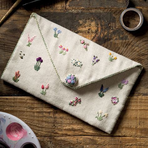 Thimble Pip, Scissor Keeper, Country Gardens, Hand Embroidery Projects, Embroidery Bags, Pola Sulam, Needle Case, Cute Embroidery, Embroidery Patterns Free