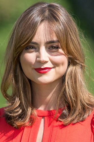 Clara Oswald Hair, Jenna Coleman Haircut, Flattering Haircuts For Round Faces, Jenna Coleman Hair, Aussie Hair Products, Balayage Hair Caramel, Haircuts For Round Faces, Flattering Haircuts, Haircuts For Medium Length Hair