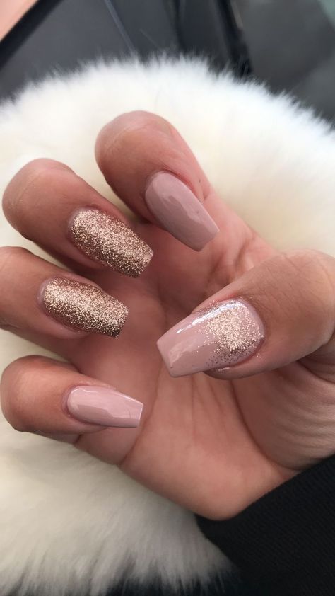 Rose gold nails ✨ Gold Nails Prom, Golden Nails Designs, Nails Rose Gold, Ongles Beiges, Birthday Nail Art, Prom Nail Designs, Birthday Nail Designs, Nails Rose, Queen Nails