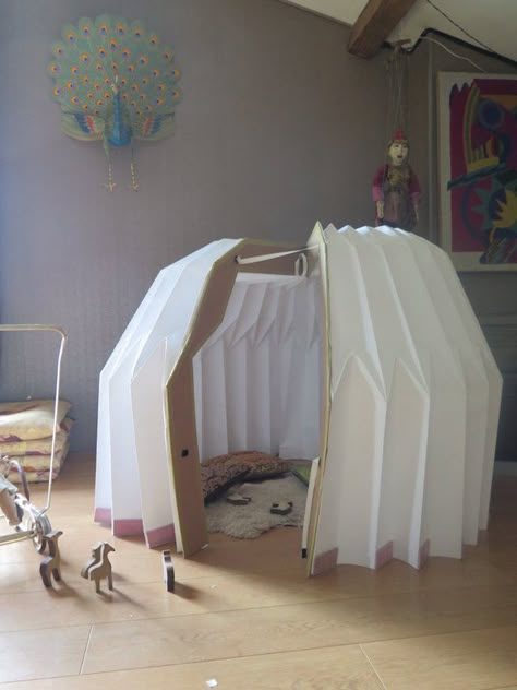 Houses for Kids Made with Origami - Petit & Small Modern Kids Furniture, Shelter Tent, Cubby Houses, Kids Playhouse, Pop Up Tent, Modern Kids, Childrens Furniture, Play House, Kid Spaces