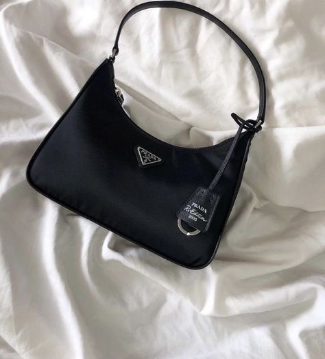 loki’s gf 🐇 on Twitter: "prada shoulder bag… " Prada 2000 Re Edition, Prada 2000, Prada 2005, Sacs Tote Bags, Brand Name Bags, Heels Aesthetic, Prada Shoulder Bag, Girly Bags, Fancy Bags