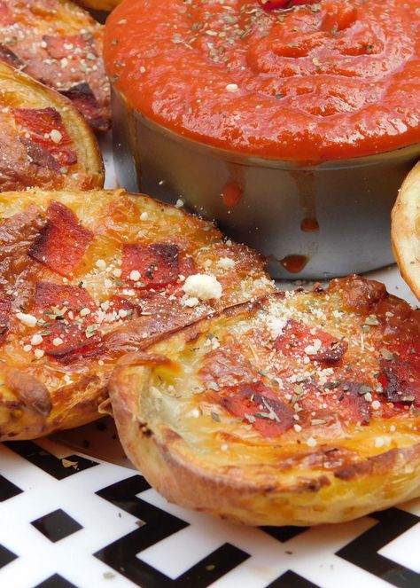 Pepperoni Pizza Potato Skins Chocolate Cherry Pie, Baked Potato Skins, Potato Appetizers, Tailgate Parties, Football Tailgate, Pizza Flavors, Roasted Pumpkin Seeds, Potato Skins, Favorite Appetizers