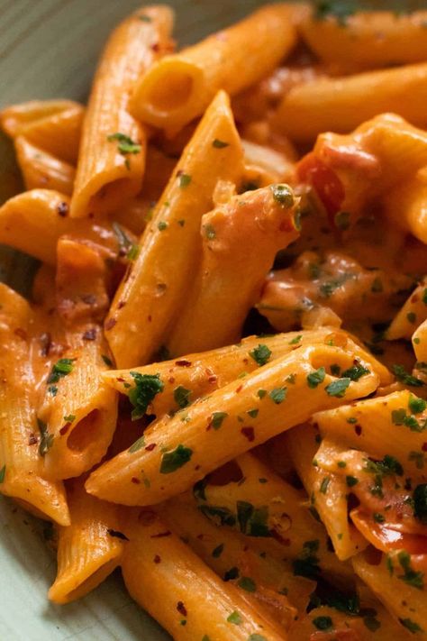 Spicy Vodka Sauce Recipe Pinterest Image Vodka Penne Pasta, Vodka Pasta Recipe, Spicy Vodka Sauce, Penne Vodka Sauce, Types Of Pasta Sauce, Spicy Pasta Sauce, Spicy Vodka Pasta, Pasta Alla Vodka, Best Vodka