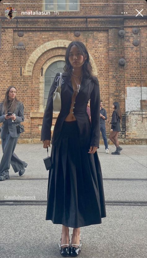 Selma Kaci Sebbagh, Thick Body Outfits Classy, East Meets West Fashion, Fall 90s Fashion, Column Skirt Outfit, Corp Core Fashion, The Smiths Aesthetic Outfit, Masculine Feminine Outfits, Jazz Inspired Outfits