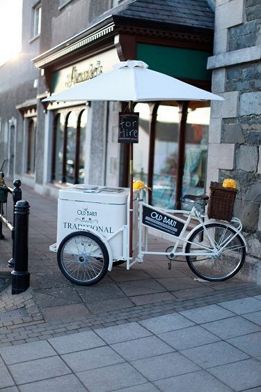 The perfect unique touch to your day...our ice cream bike!!! Bicycle Food Cart, Ice Cream Bike, Ice Cream Wedding, Foodtrucks Ideas, Bike Coffee, Gerobak Dorong, Food Bike, Bike Food, Bike Cart