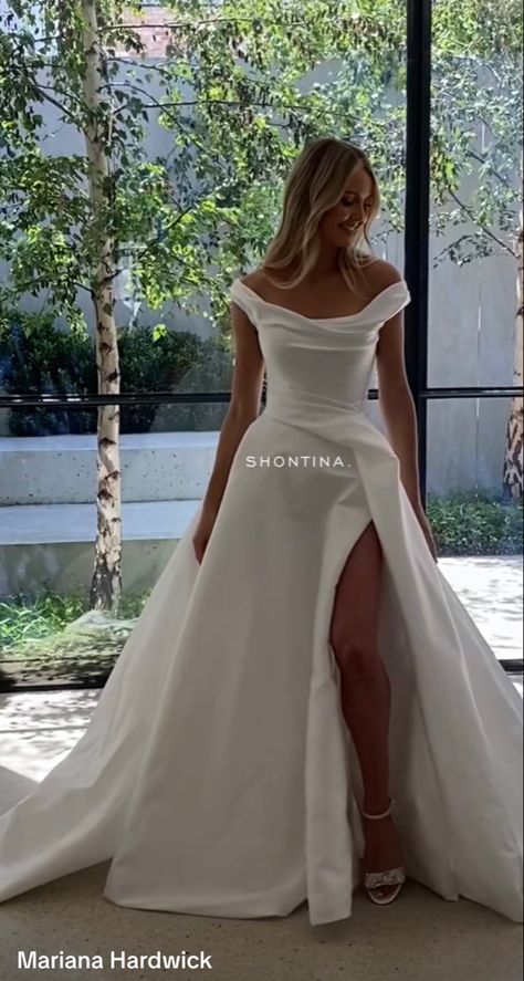 Silk Wedding Gown With Sleeves, Elegant Wedding Gown Classy, Timeless Elegant Wedding Dress, Mariana Hardwick Wedding Dress, Aesthetic Wedding Dress, Wedding Gown With Sleeves, Mariana Hardwick, Classic Wedding Gown, Silk Wedding Gown