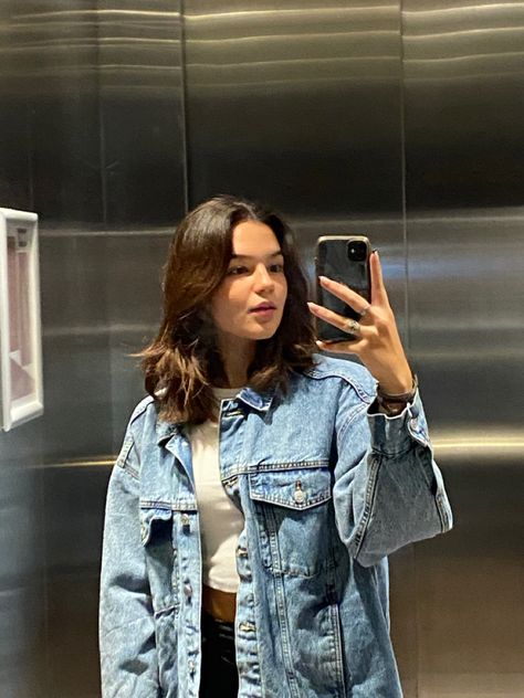 Oversized monki jean jacket, basic white tank top, black ankle cht jeans Tank Top With Jacket Outfit, Basic White Tank Top, Oversized Denim Jacket Outfit, Black Shorts Outfit, White Crop Tank, Denim Jacket Outfit, Tank Top Outfits, Oversized Denim Jacket, Grey Tank Top