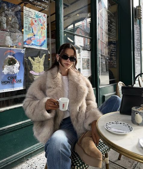 outfit idea, pltform uggs, uggs, ugg slippers, fur jacket, winter jacket, fall jacket, fur coat, cute outfit idea, cute outfit inspo Fluffy Coat Outfit, Fluffy Jacket Outfit, Outfits With Fur Coats, Faux Fur Coats Outfit, Fur Jacket Outfit, Fur Outfit, Fur Coat Outfit, Ny Outfits, Nyc Winter