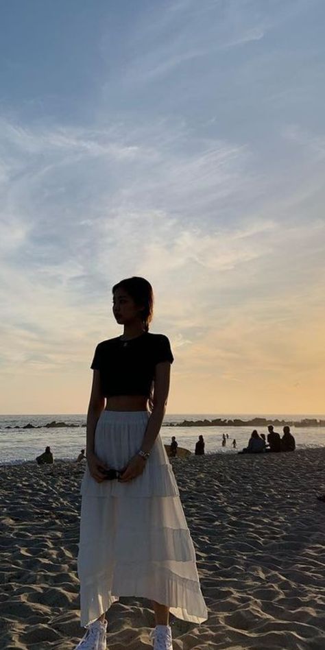 Jennie Long Skirt, Jennie Skirt Outfits, White Skirts Long, Jennie Skirt, Jennie Outfits, Books And Pens Photography, Woman In Suit, Summer Things, Jen Videos