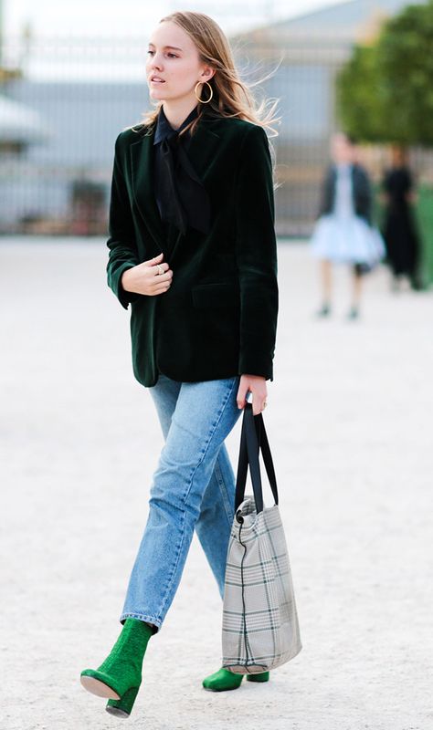 Green Boots Outfit, Older Woman Outfit, Green Shoes Outfit, Boots With Jeans, Ankle Boots With Jeans, How To Wear Ankle Boots, Green Boots, Outfit Formulas, Looks Street Style