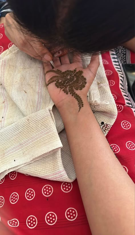 Eid Mubarak Fake Snap, Eid Preparation Snap, Mehndi Hand Snap, Mehandi Snap, Mehendi Snap, Mehndi Snap, Eid Snaps, Arrow Tattoos For Women, Eid Looks