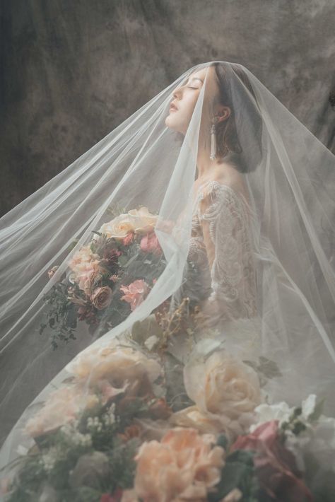 Whimsical Wedding Veil, Vintage Bridal Portraits, Ethereal Wedding Photos, Dreamy Wedding Photography, Pastel Wedding Dresses, Whimsical Photoshoot, Ethereal Bride, Fairytale Bridal, Brides With Tattoos