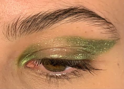 Simple Fairy Eye Makeup, Green Makeup With Pearls, Cottage Core Eye Makeup, Evermore Eye Makeup, Olive Makeup Eyes, Earthy Green Makeup, Glitter Green Makeup, Fairy Core Makeup Green, Green Sparkly Eyeshadow