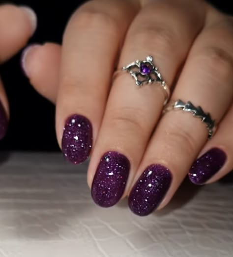 Gel Nails Purple Glitter, Purple Funky Nails, Purple And Silver Nails Short, Plum Nail Designs, Purple Glittery Nails, Dark Purple Chrome Nails, Dark Purple Nails Ideas, Purple Sparkly Nails, Lavender Witch