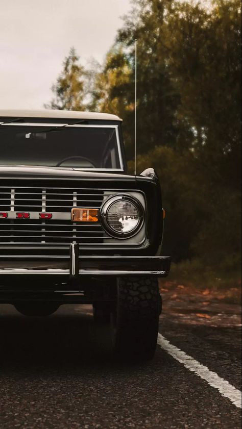 Ford Bronco Photography, Old Ford Bronco Aesthetic, Vintage Bronco Aesthetic, Ford Bronco Wallpaper Iphone, Vintage Ford Bronco Aesthetic, Shadow Moodboard, Ford Bronco Aesthetic, Bronco Aesthetic, Vintage Ford Bronco