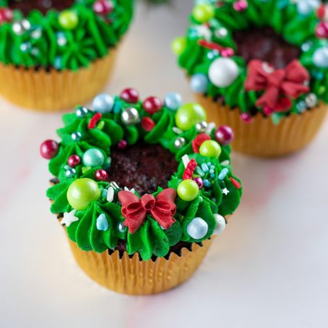 Christmas Cupcakes For Kids, Modern Christmas Cake, Cake Decorating Ideas Christmas, Christmas Cake Design, Butter Cupcake Recipe, Cupcakes For Kids, Winter Cupcakes, Christmas Cupcakes Recipes, Christmas Cupcakes Decoration