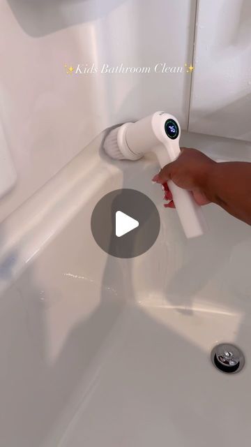 Bathtub Cleaning Hacks White Vinegar, How To Clean A Bathroom, Cleaning A Bathtub, Cleaning Bathroom Hacks, Clean With Me Videos, Cleaning Bathroom, Clean With Me, Clean Your Room, Cleaning Videos