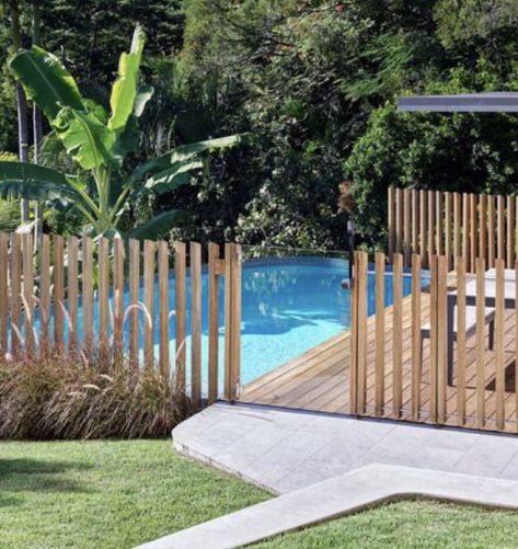 Pool Metal Fence, Swimming Pool Fencing Ideas, Aesthetic Pool Fence, Fencing Pool Ideas, Timber Batten Pool Fence, Bamboo Pool Fence, Modern Pool Fence Ideas, Wooden Fence Around Pool, Wood Pool Fence